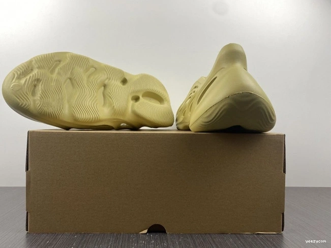 Sulfur GV6775 RNNR Yeezy Adidas Foam 0825